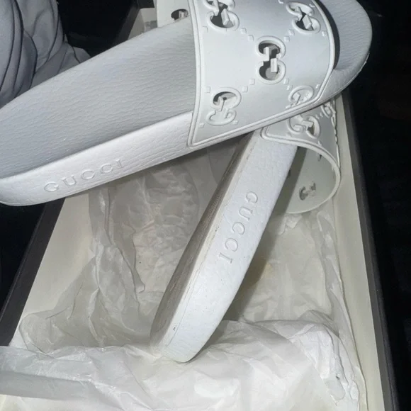 Gucci White Cartoon Print Sandals Rubber GG - Picture 5 of 6